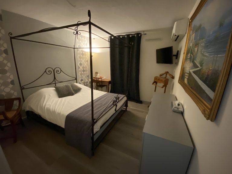 CHAMBRES - HOTEL RESTAURANT LA ROSELIERE