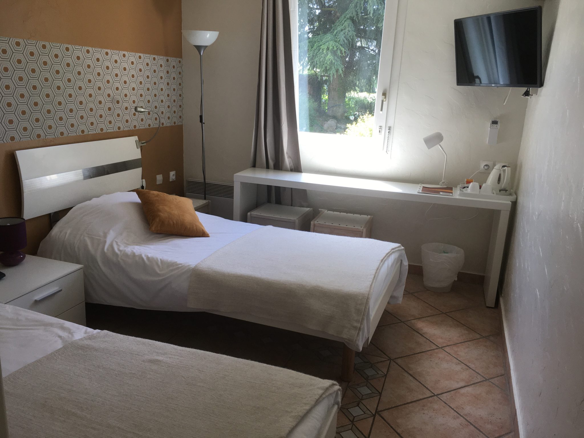 CHAMBRES - HOTEL RESTAURANT LA ROSELIERE